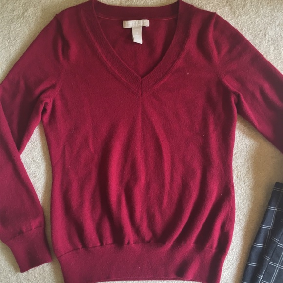 Banana Republic Fuschia V-Neck Sweater Wear 2 Work - Picture 2 of 4